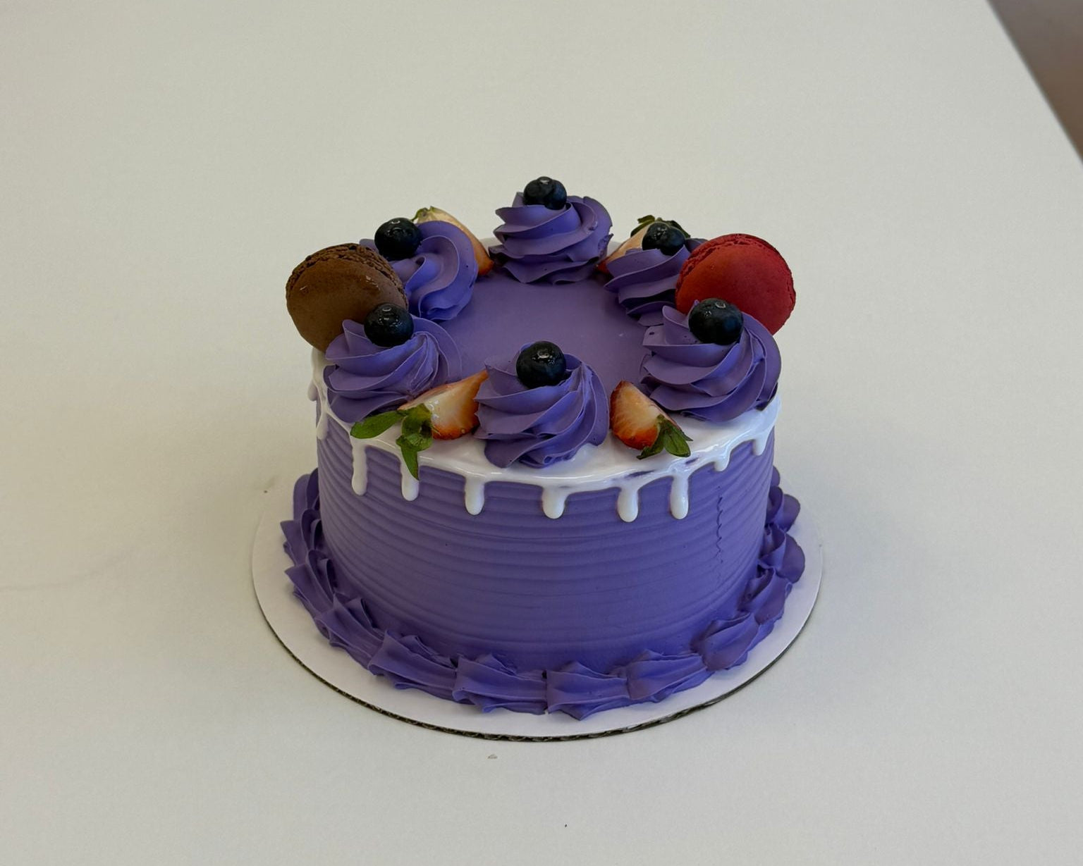 Mini Blueberry & Macaron Cake